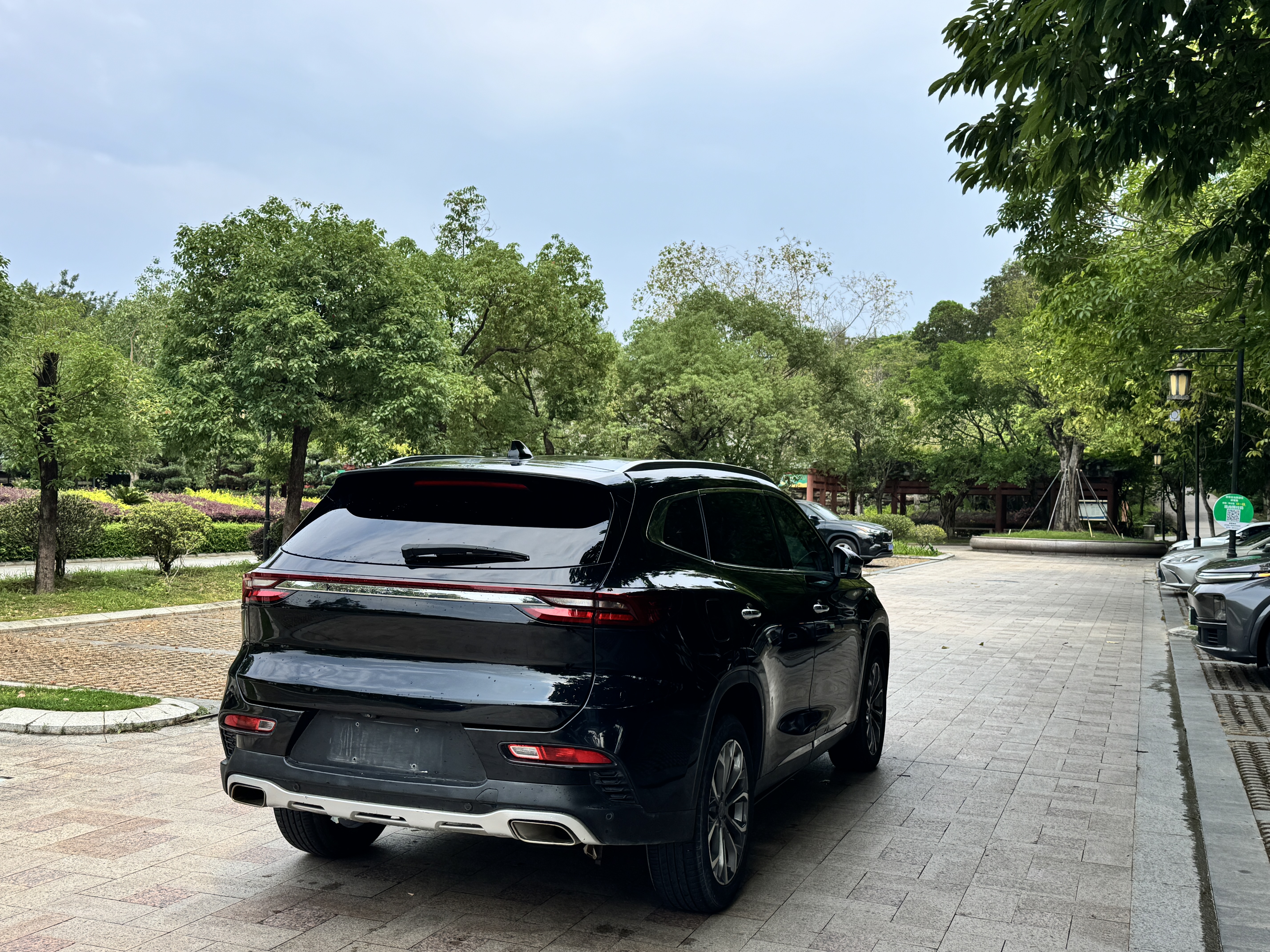 Car image 4