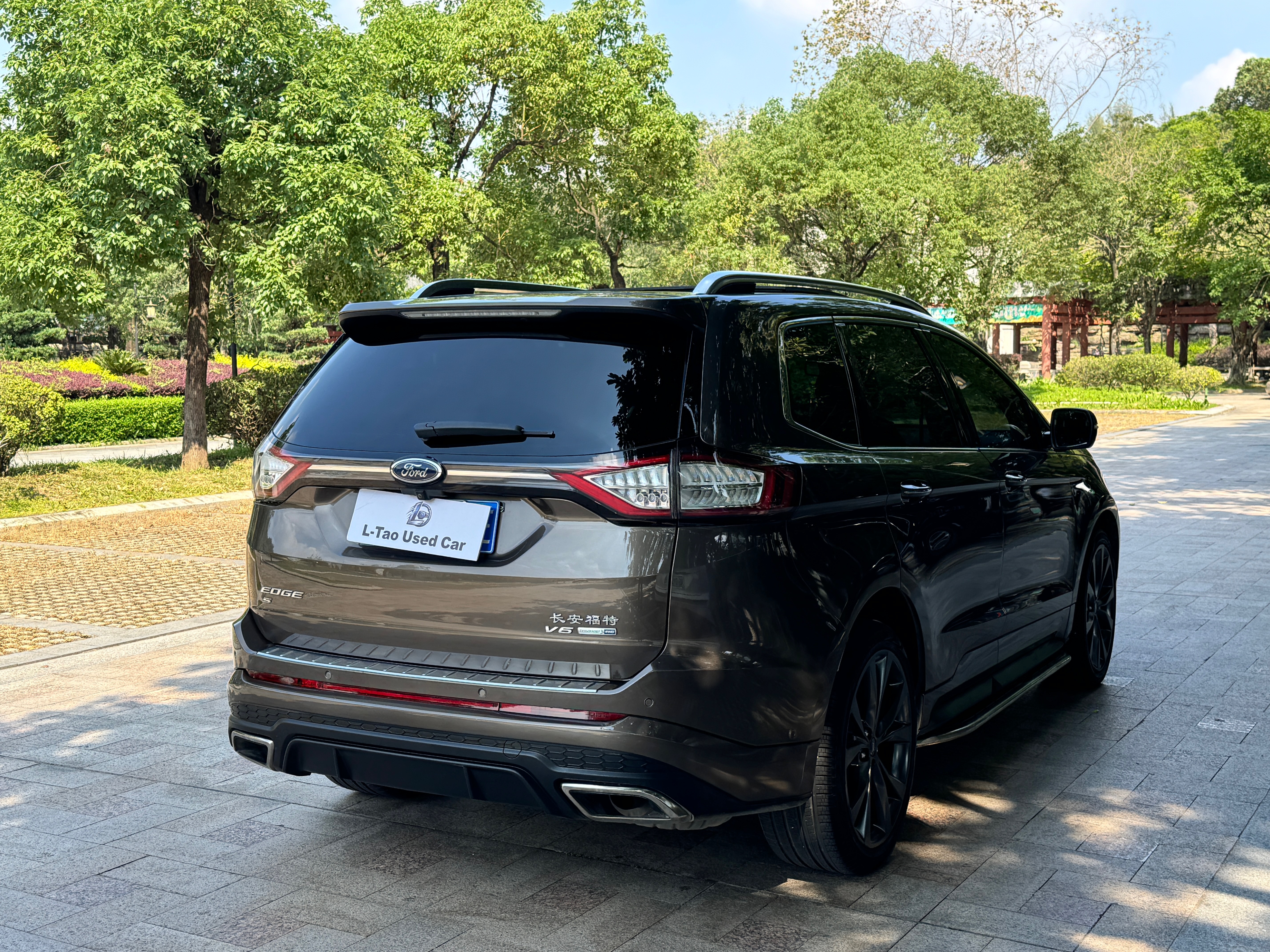 Car image 3