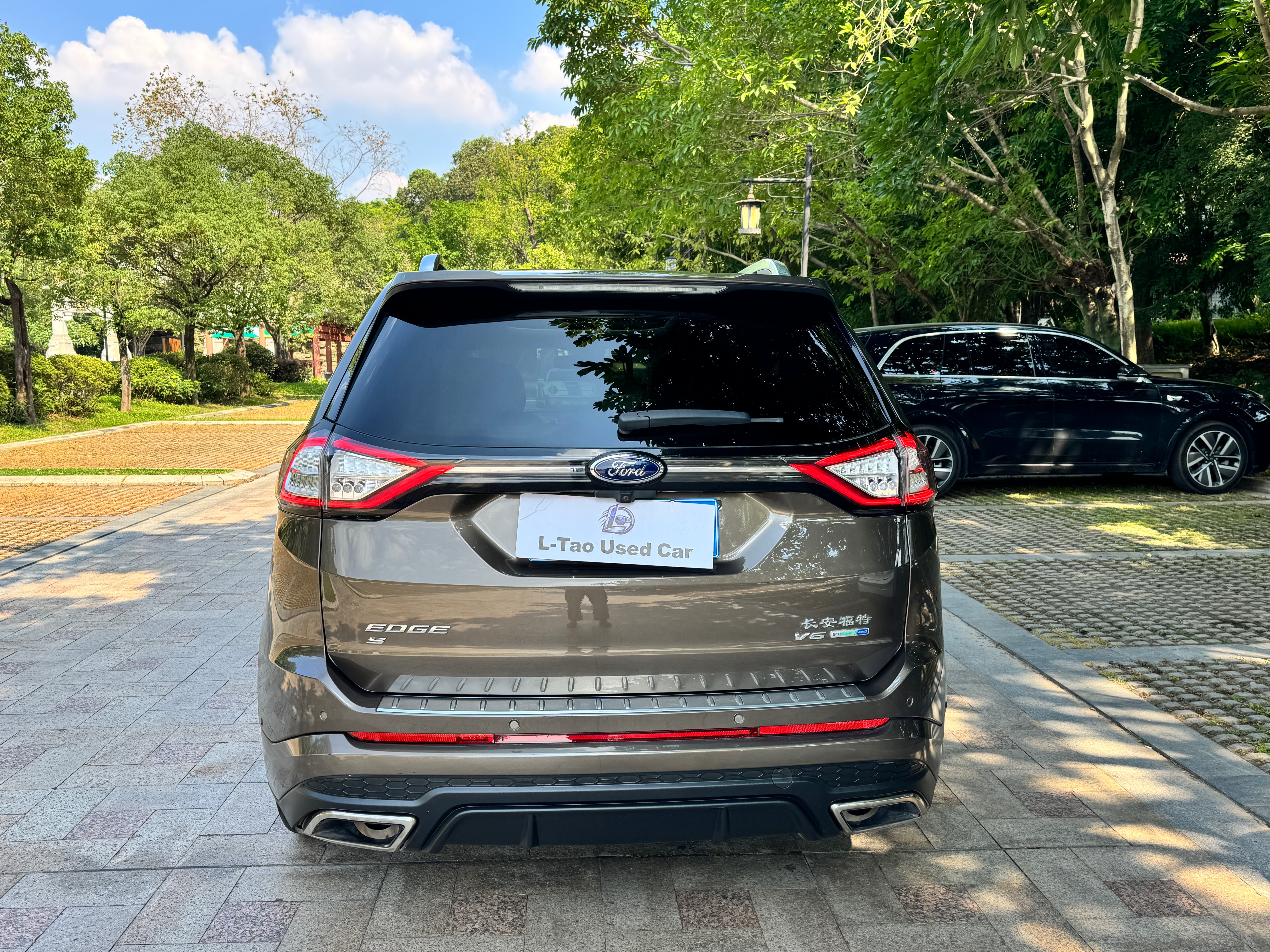 Car image 4